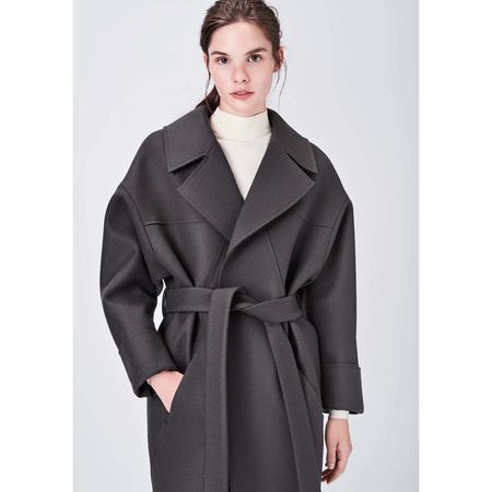 Объемное пальто-халат со спущенным плечом Osome2some
