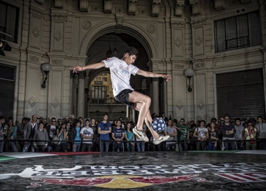 Развязка чемпионата по футбольному фристайлу Red Bull Street Style 2012