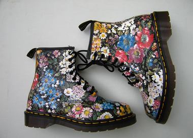  We love: Dr. Martens Floral 1460